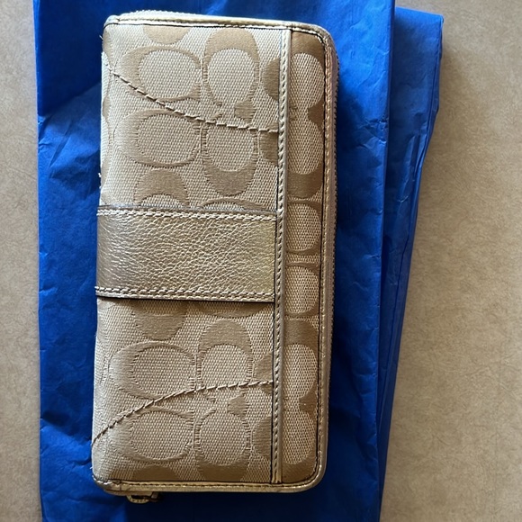 Authentic Coach long wallet - Picture 2 of 4